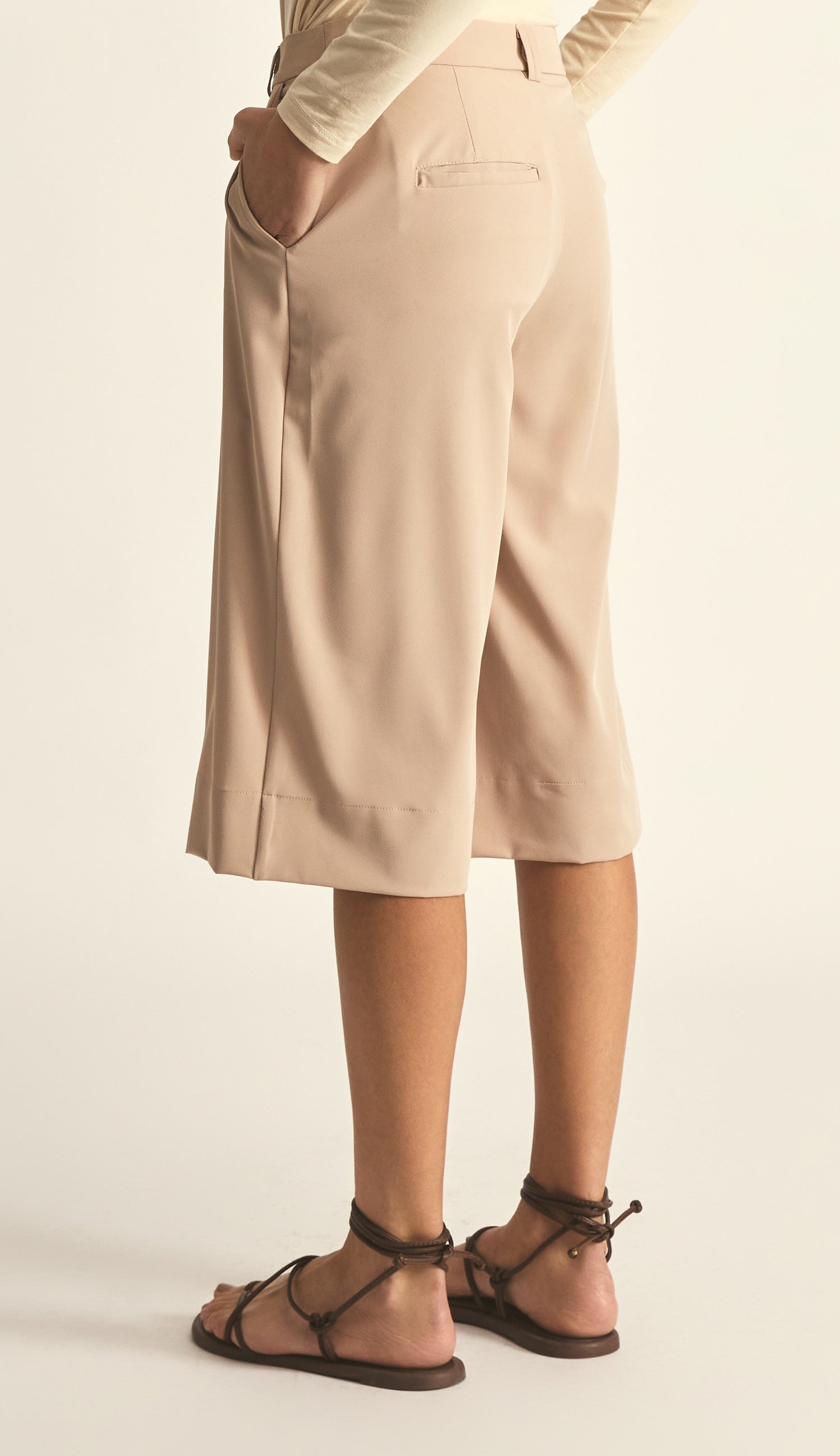 Bermuda Claudia Caqui