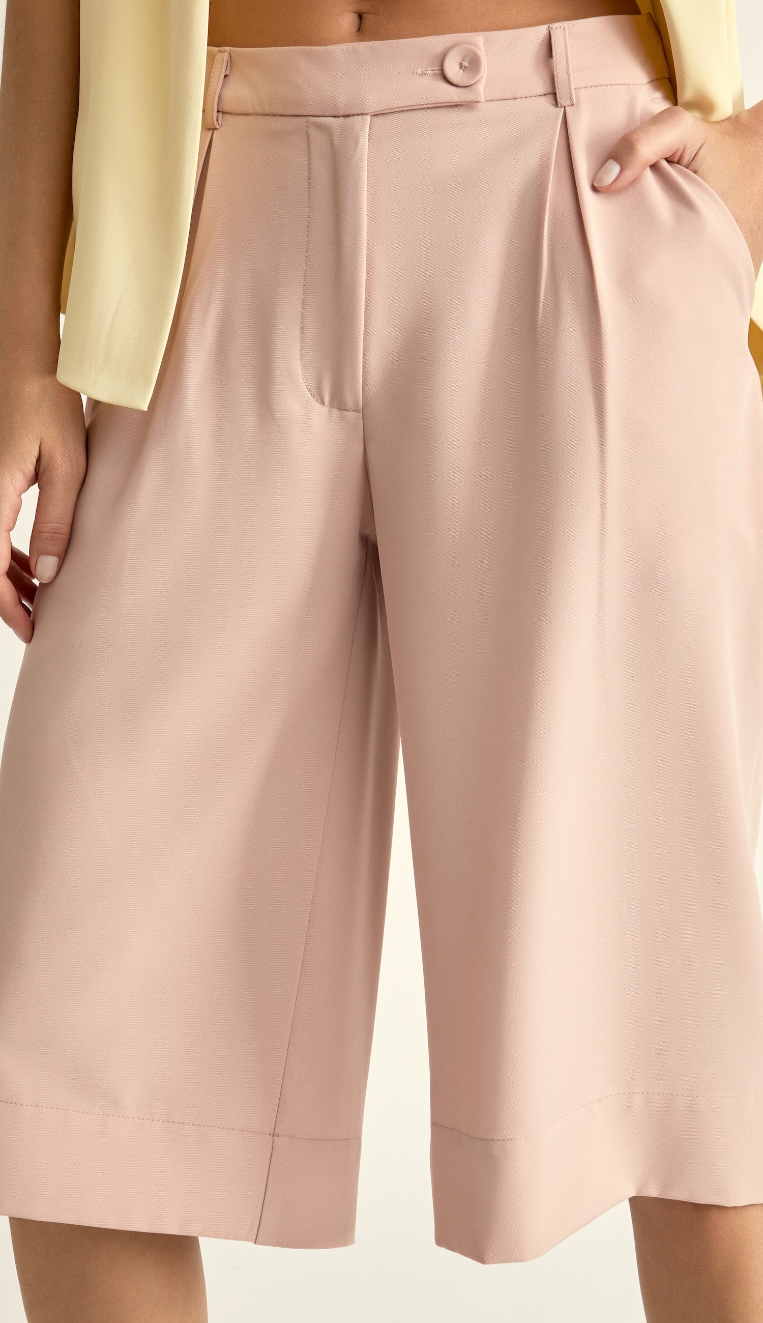 Bermuda Claudia Nude